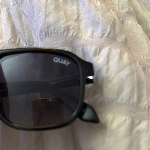 Quay Australia Black on the Fly Transparent Bag Minimalist Design polarized - bl - Picture 5 of 7